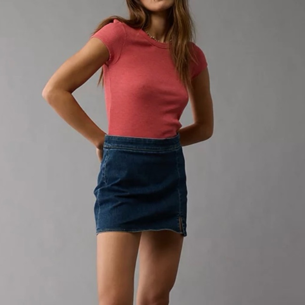 American Eagle size small in orange.  Excellent condition!